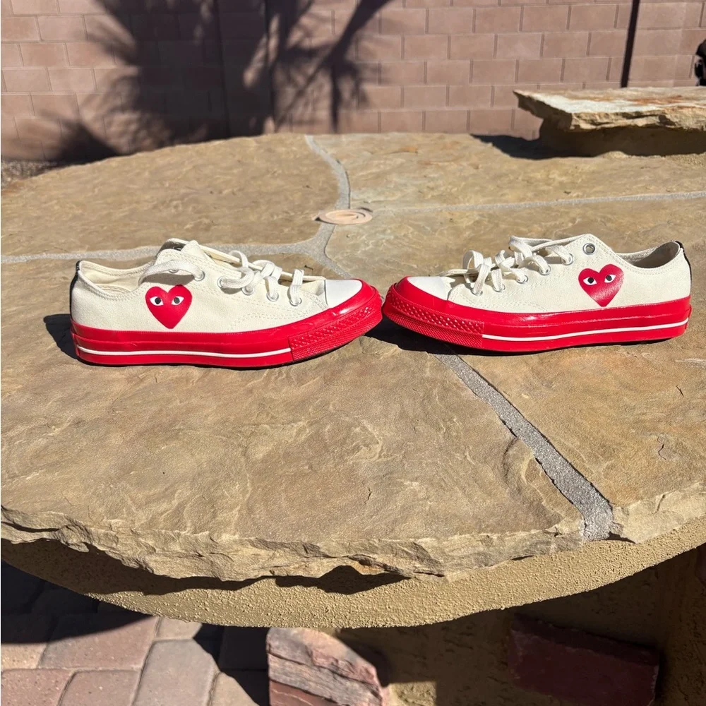 Super cute hard to find Converse - Picture 2 of 5